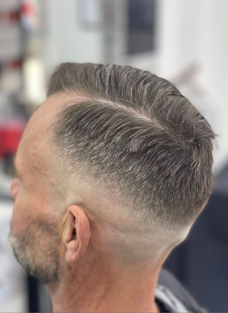 Slick back med fade - set fra siden